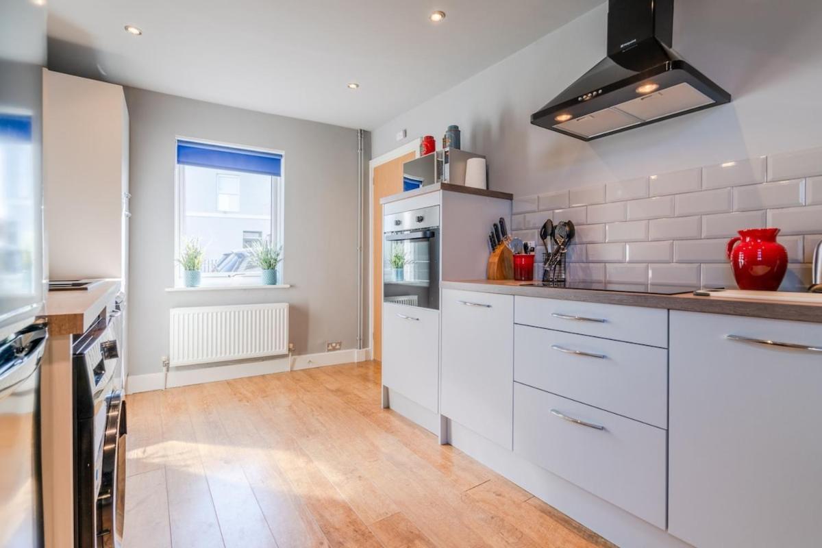 Two Double Bedroom Townhouse In Tivoli Cheltenham Exterior foto